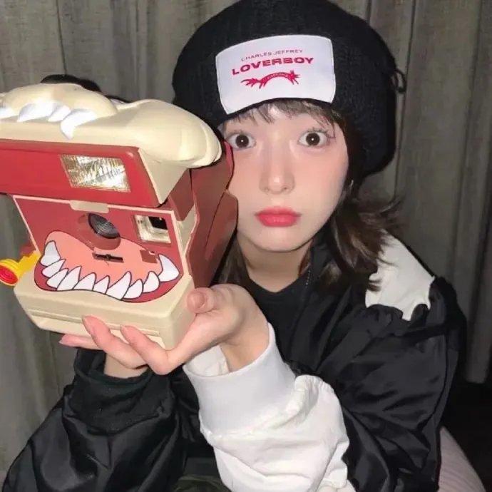 漆黑塔林海报
