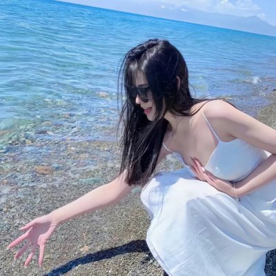 在江边海报